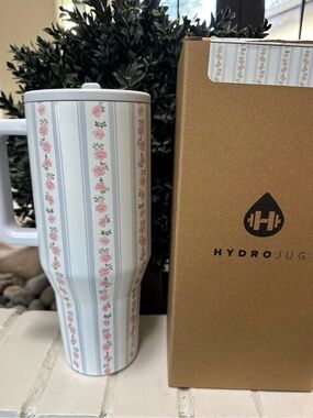 Hydrojug 40oz traveler/ leak proof insulated tumbler sealed authentic primrose